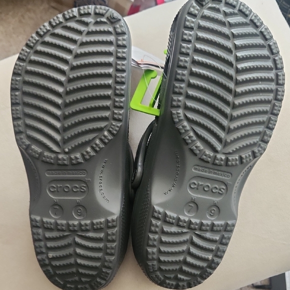 CROCS Gray Sandals Slip-Resistant Design Womens 9 Mens 7 - Picture 2 of 3